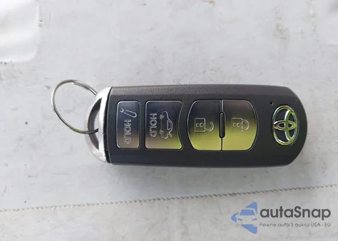 2020 Toyota Yaris Le z USA, uszkodzony, nr VIN 3MYDLBJV8LY702268